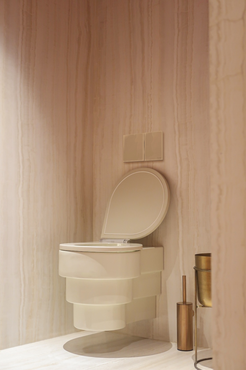 Trone